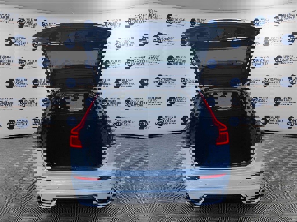 Certified 2023 Volvo XC60 B5 Plus image 11