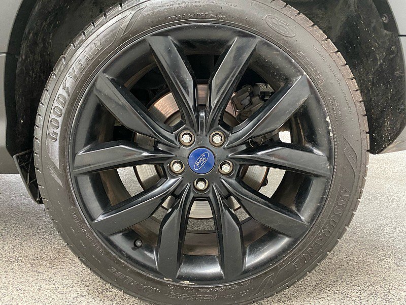Used 2017 Ford Escape Titanium image 26