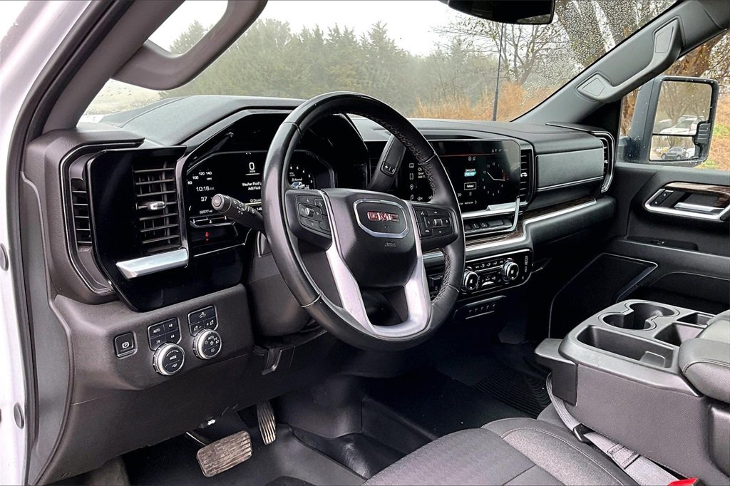 Used 2024 GMC Sierra 3500 SLE w/ SLE Convenience Package image 10