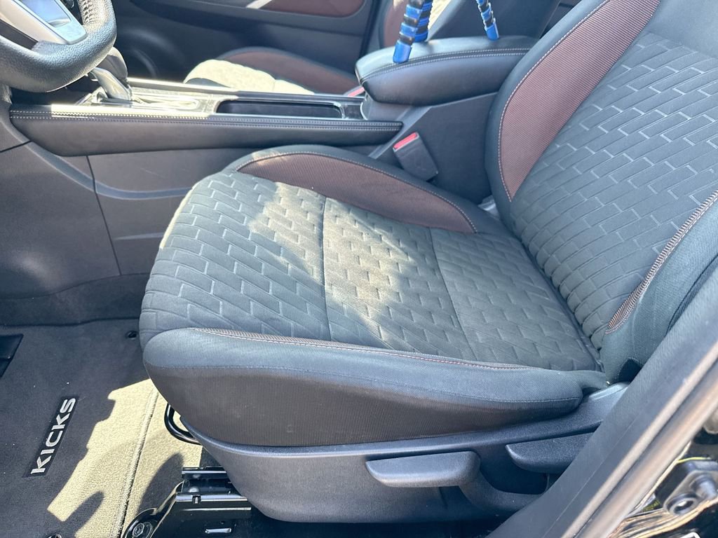 Used 2023 Nissan Kicks SR w/ Interior Electronics Package FWD image 11