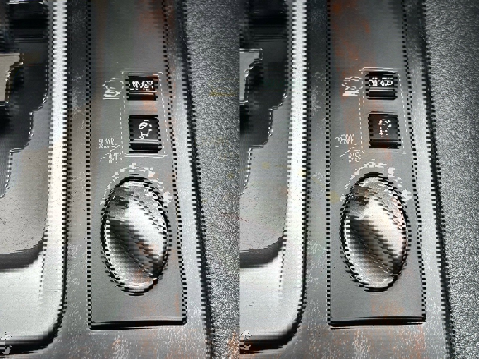 Used 2013 Toyota Land Cruiser image 26