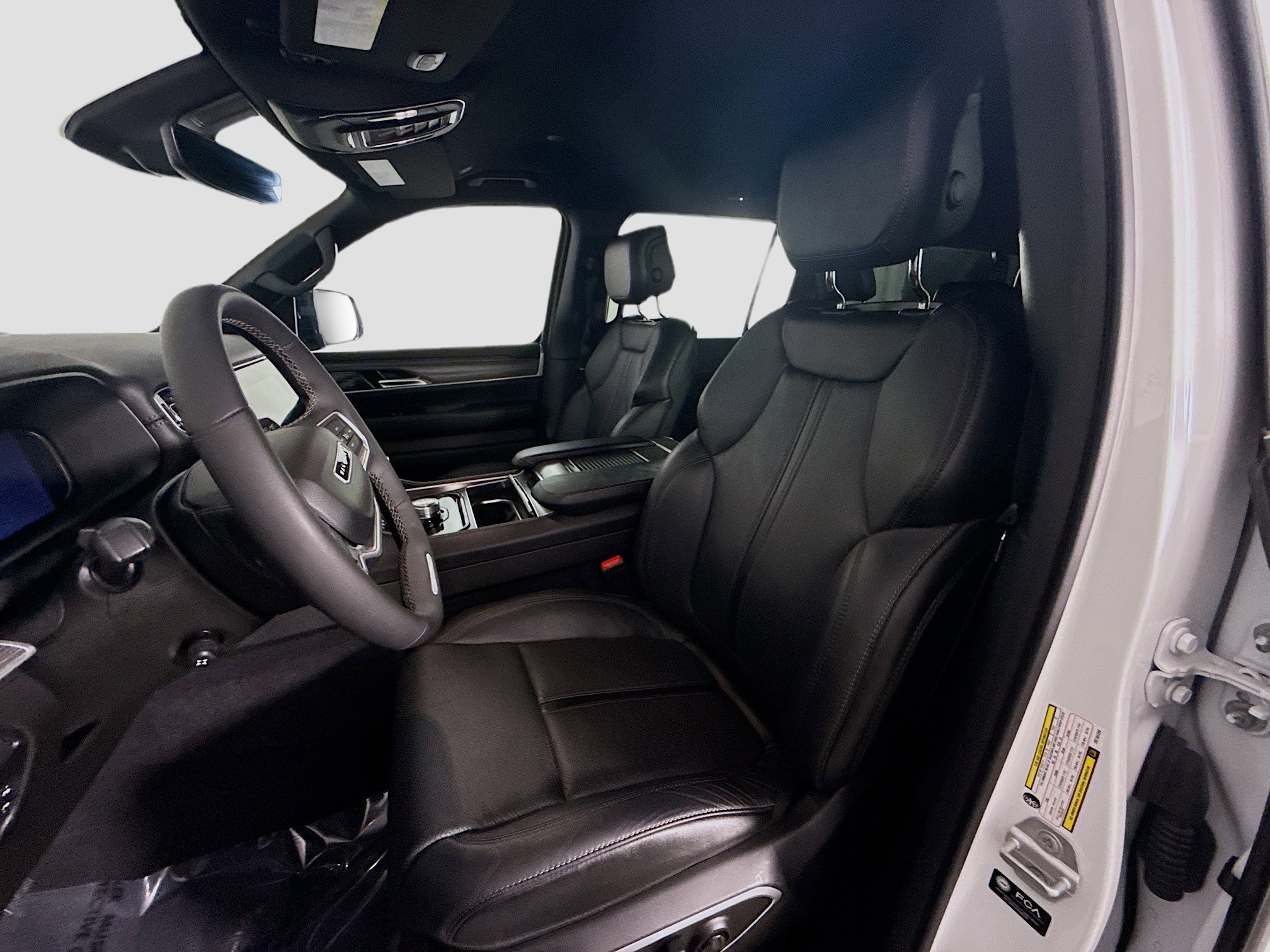 Used 2024 Jeep Wagoneer L Series II w/ Flexible Seating Group RWD image 22