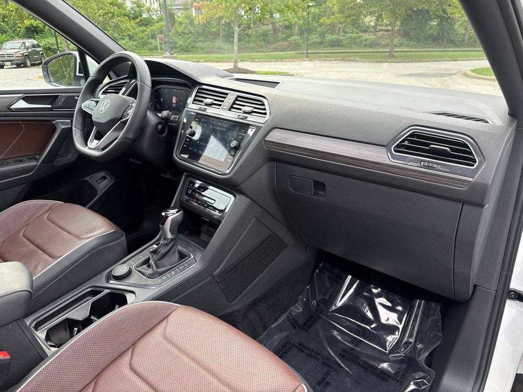 Used 2024 Volkswagen Tiguan SEL R-Line AWD/4WD image 33