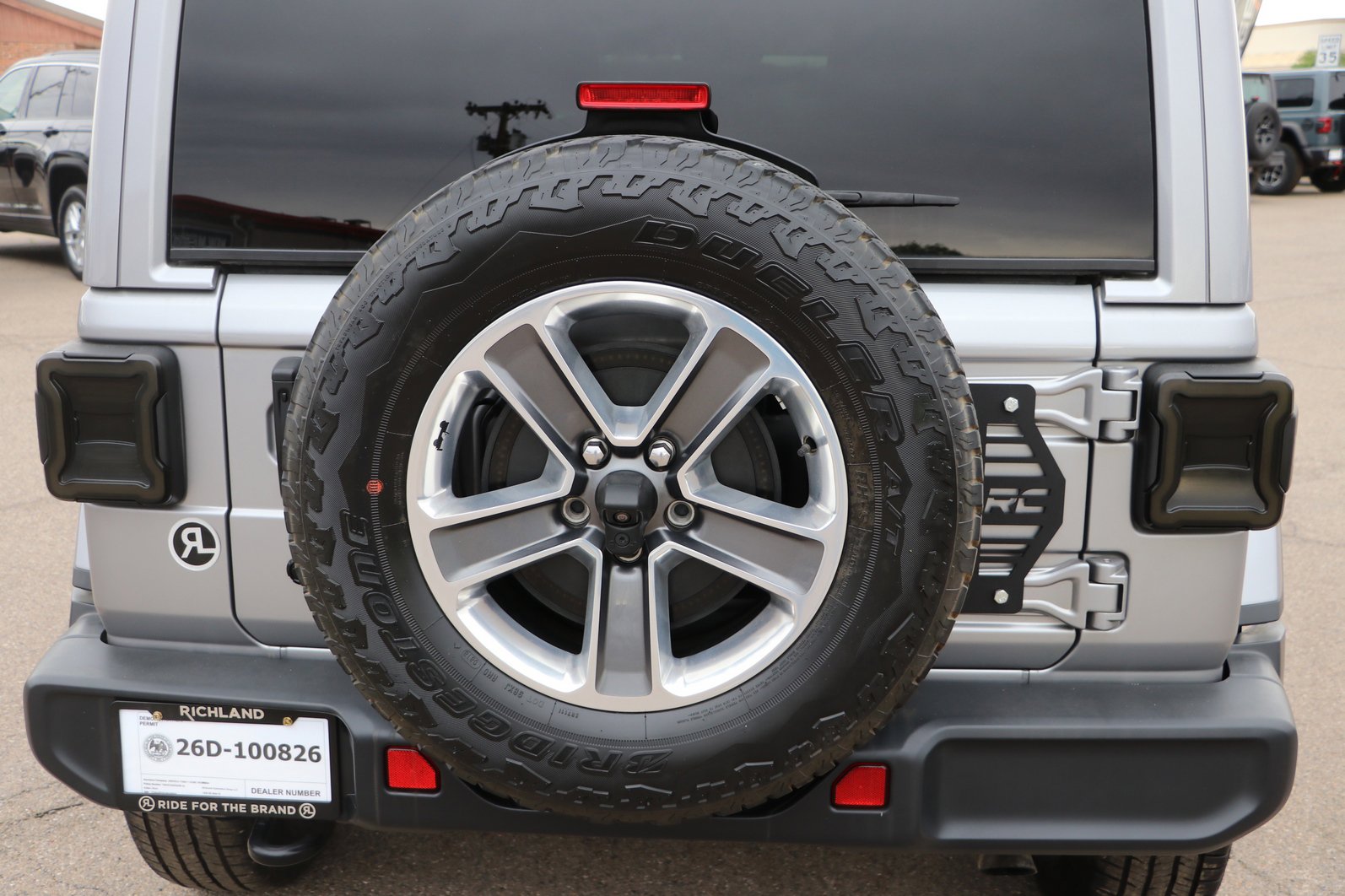 Used 2018 Jeep Wrangler Unlimited Sahara AWD/4WD image 6