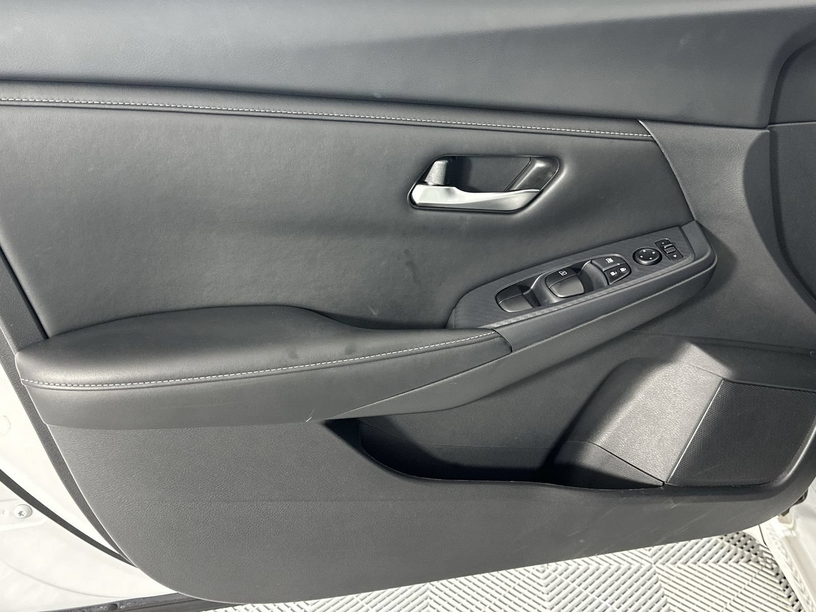 Certified 2024 Nissan Sentra SV FWD image 29