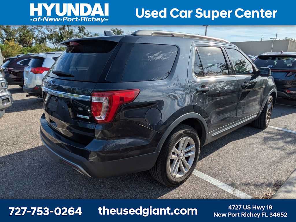 Used 2017 Ford Explorer XLT w/ Equipment Group 202A FWD image 2