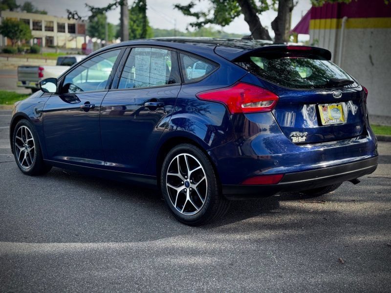 Used 2017 Ford Focus SEL w/ Cold Weather Package FWD image 5