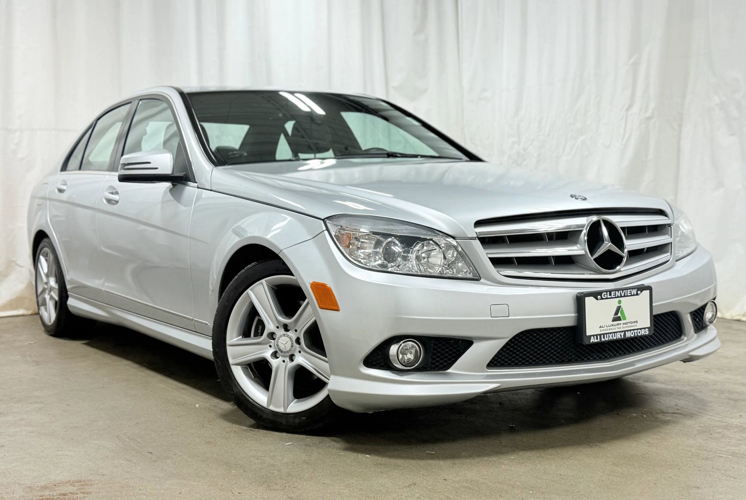 Used 2010 Mercedes-Benz C 300 Sedan image 3