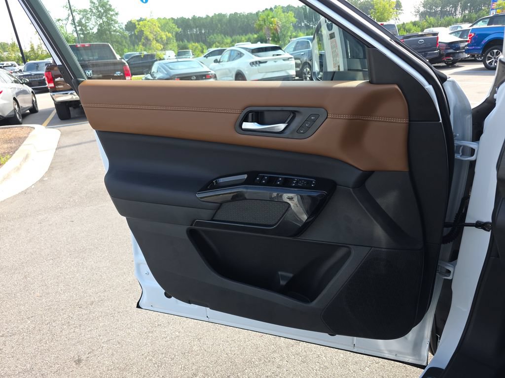 New 2026 Nissan Pathfinder Platinum FWD image 31