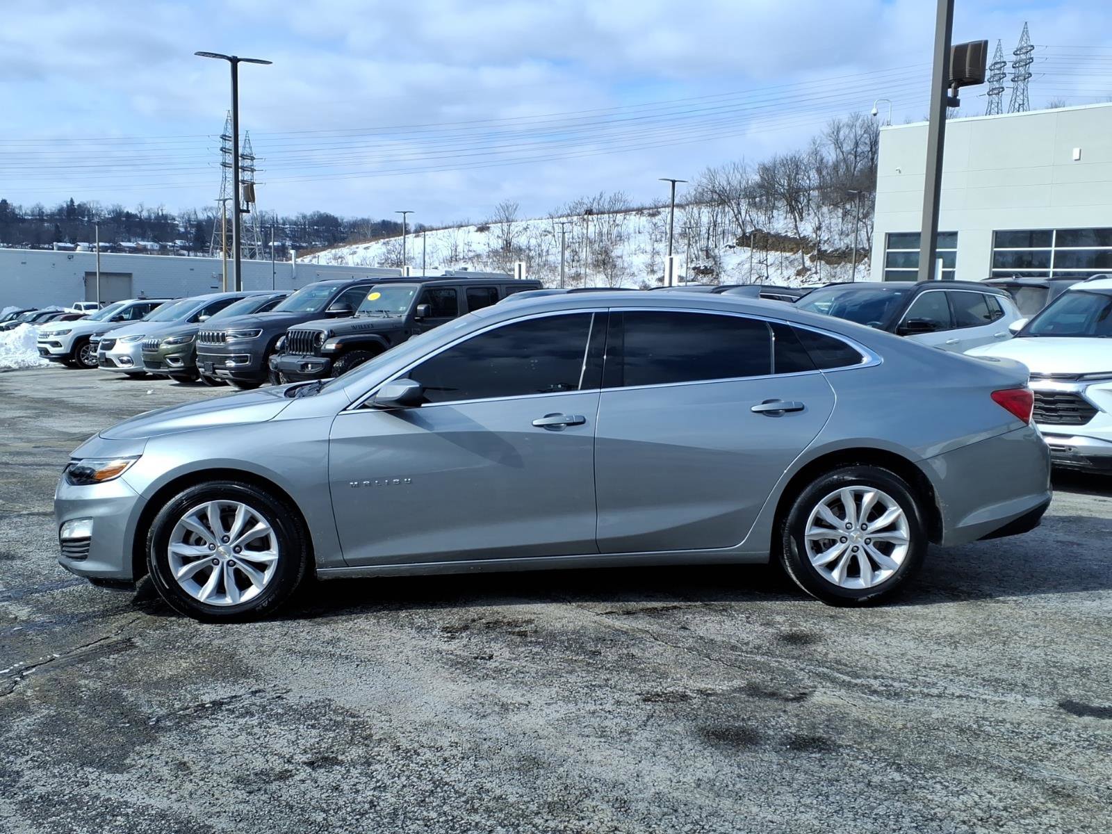 Used 2025 Chevrolet Malibu LT image 2