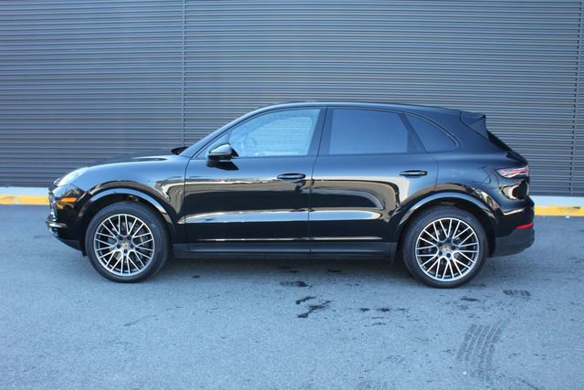 Certified 2023 Porsche Cayenne Platinum Edition image 2