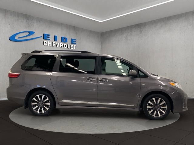 Used 2018 Toyota Sienna XLE w/ XLE Navigation Package video 2