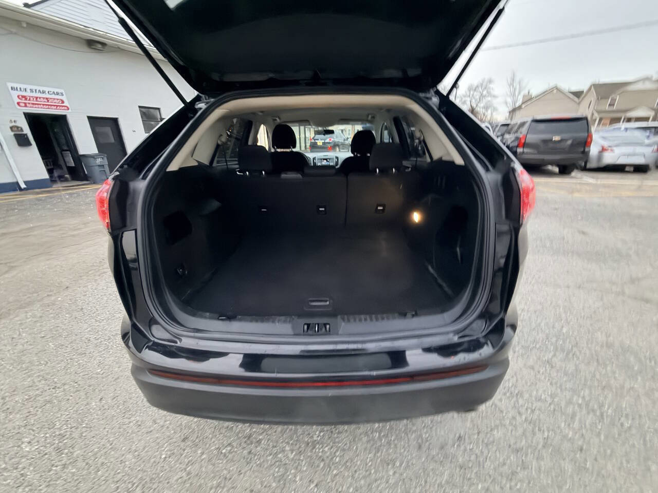 Used 2018 Ford Edge SE image 11