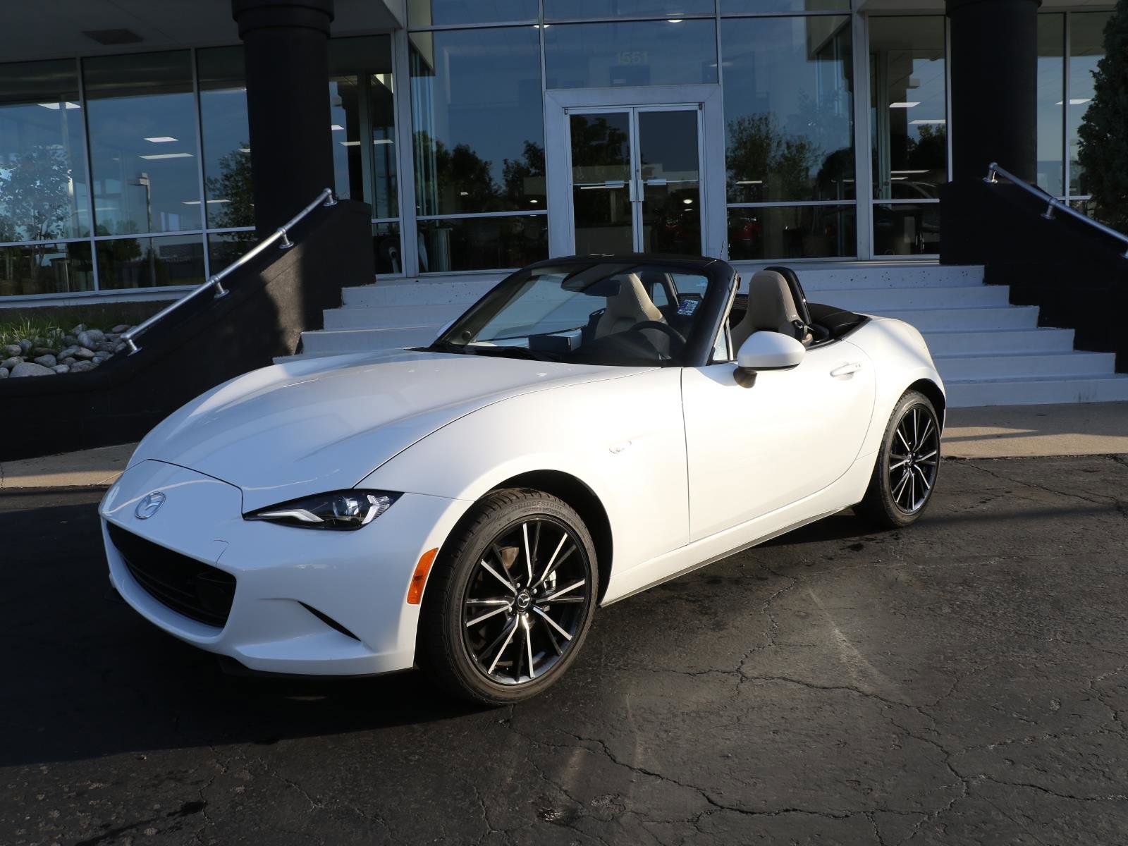 Certified 2025 MAZDA MX-5 Miata Grand Touring RWD image 1
