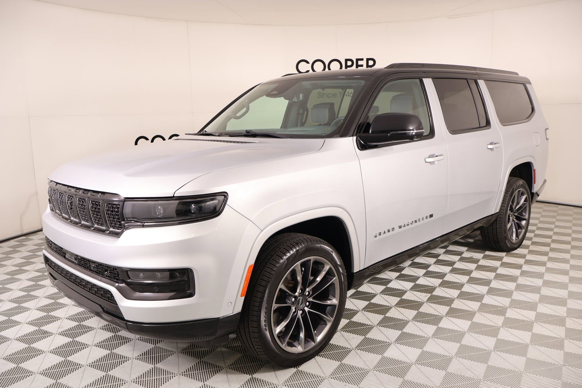 Used 2024 Jeep Grand Wagoneer L Series III w/ Rear Seat Video Group 1 image 11