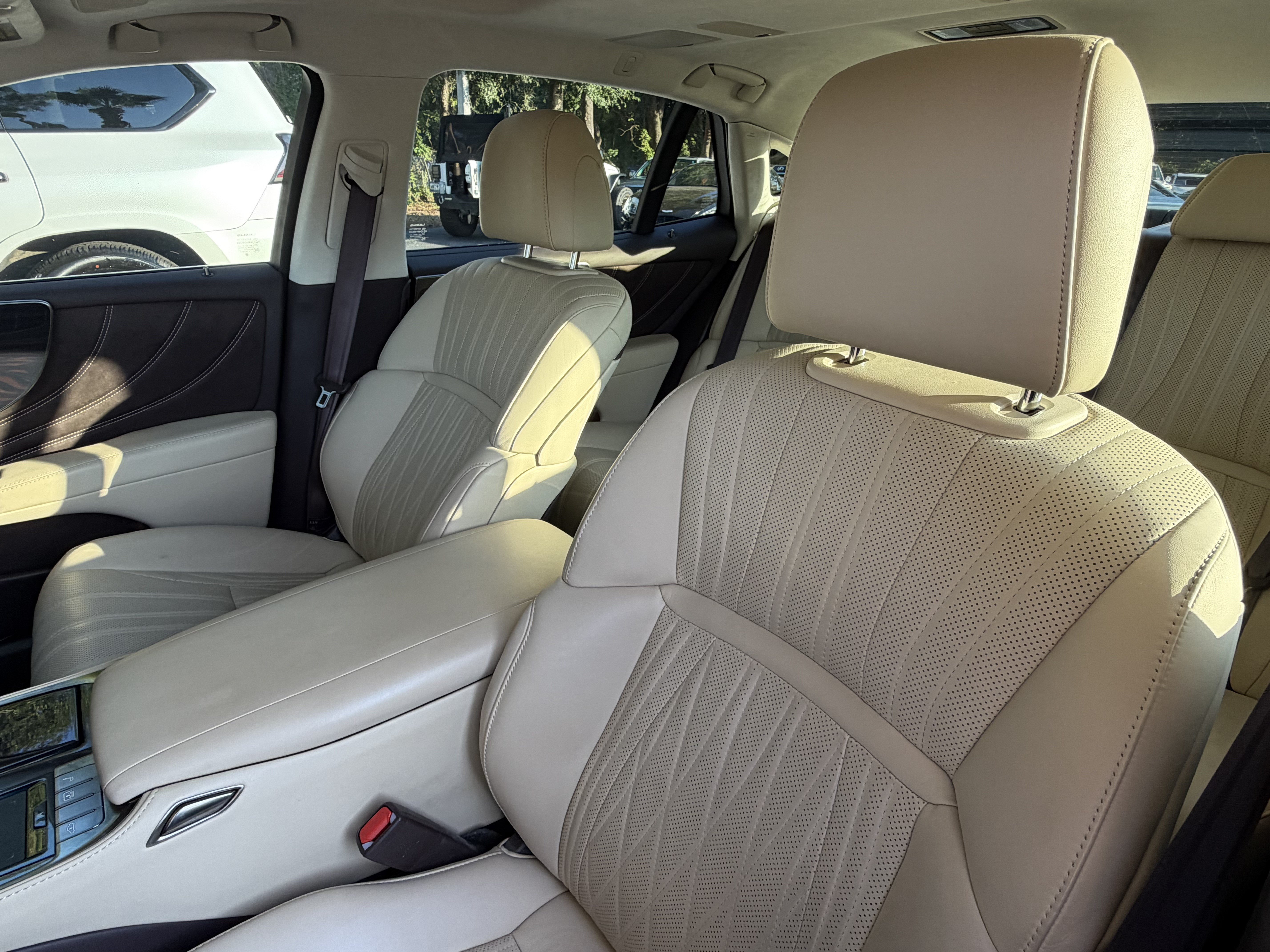 Used 2019 Lexus LS 500 w/ Interior Upgrade Package RWD image 18