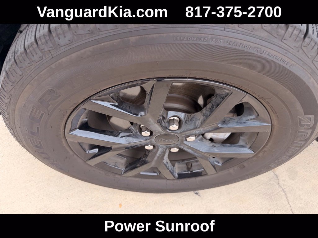 Used 2024 Jeep Grand Cherokee Altitude RWD image 8