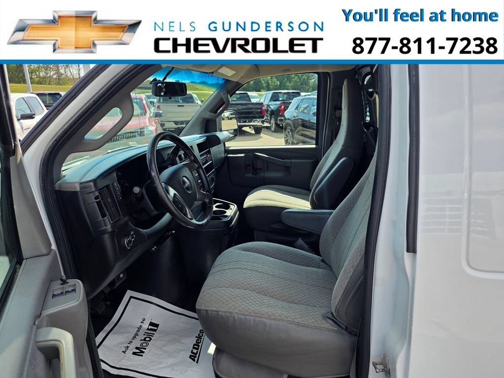Used 2017 GMC Savana 3500 Extended RWD image 12