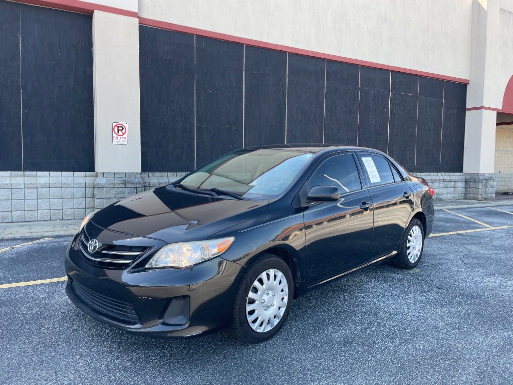Used 2013 Toyota Corolla LE image 1