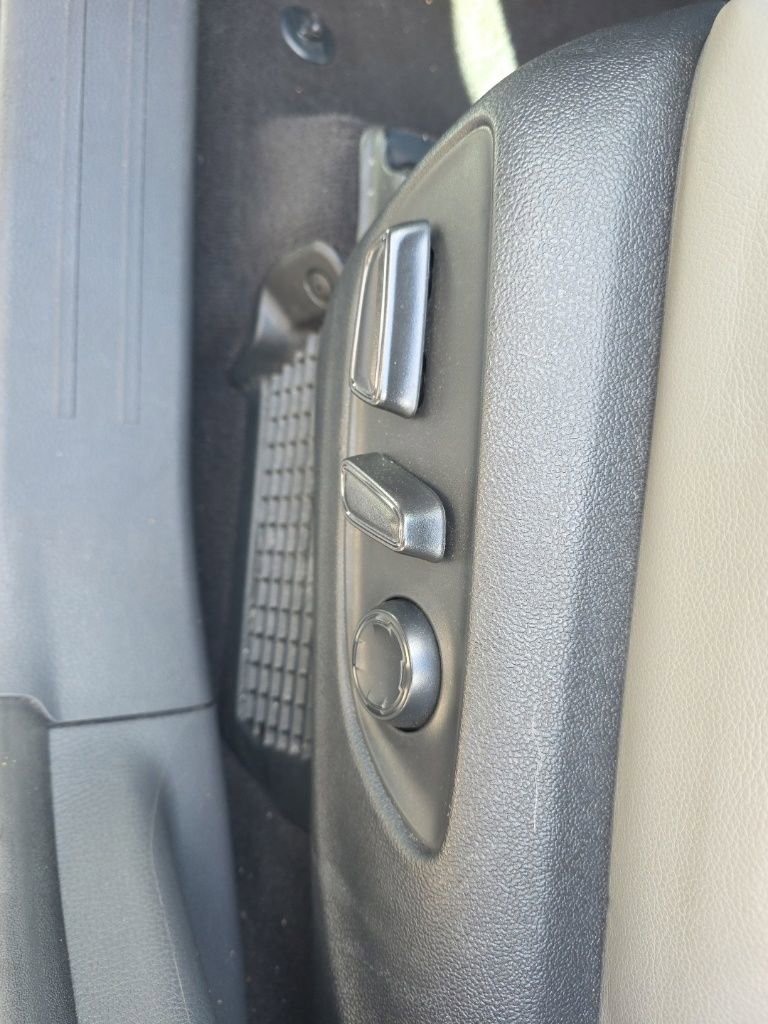 Used 2024 Toyota Sienna XLE image 19