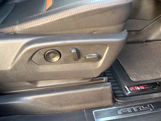 Used 2024 GMC Sierra 1500 AT4 w/ Technology Package AWD/4WD image 9