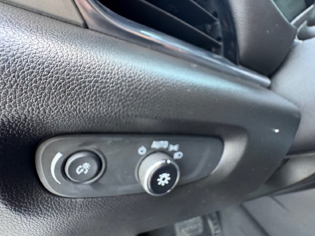 Used 2023 Chevrolet Traverse LT FWD image 6