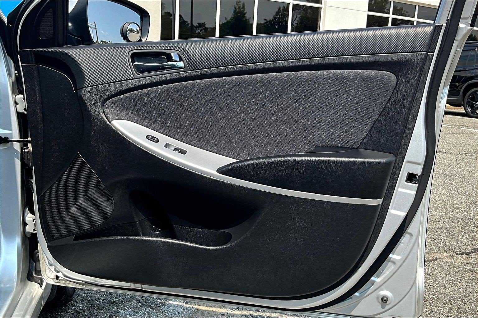 Used 2013 Hyundai Accent SE FWD image 18