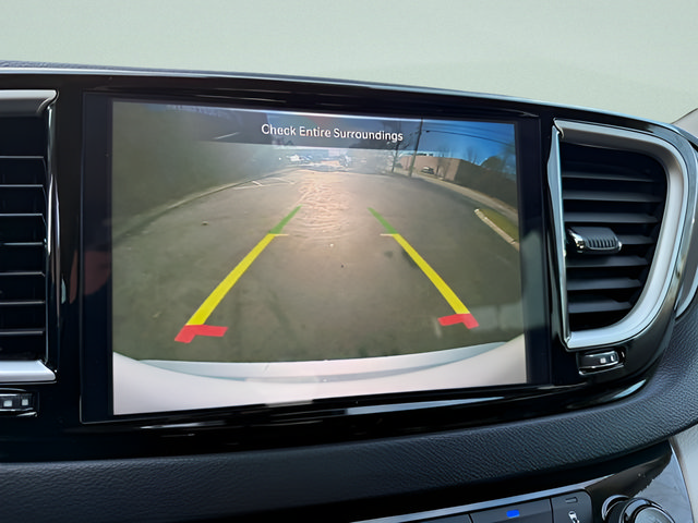 Used 2024 Chrysler Pacifica Touring-L FWD image 11