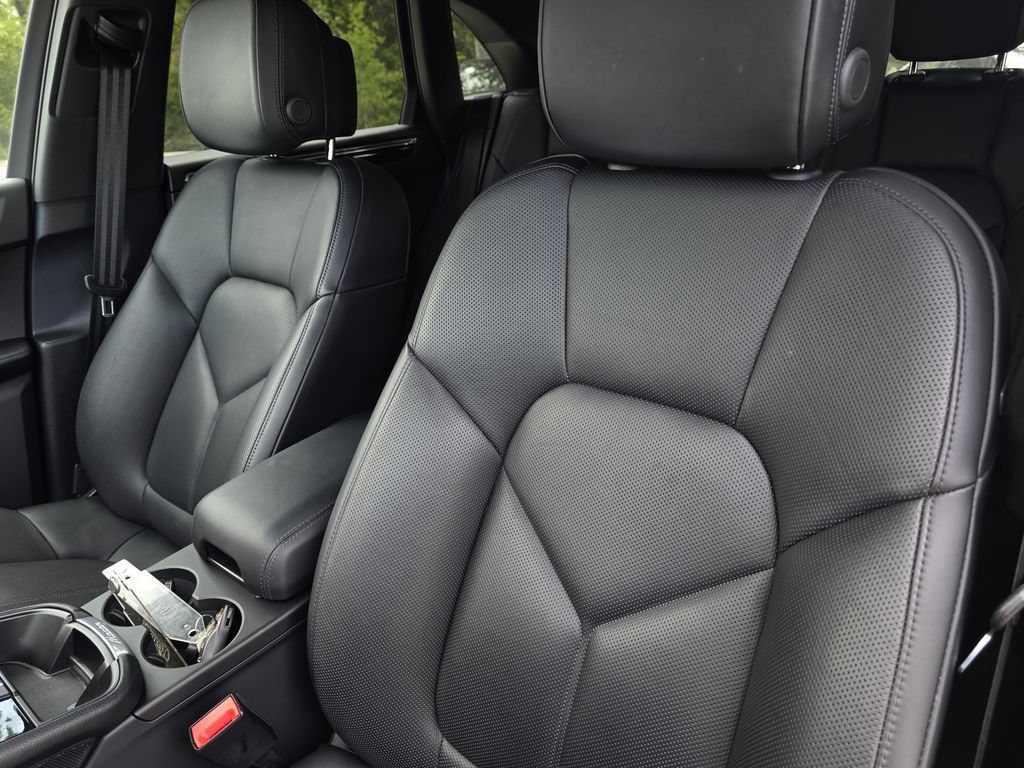 Certified 2026 Porsche Macan AWD/4WD image 5