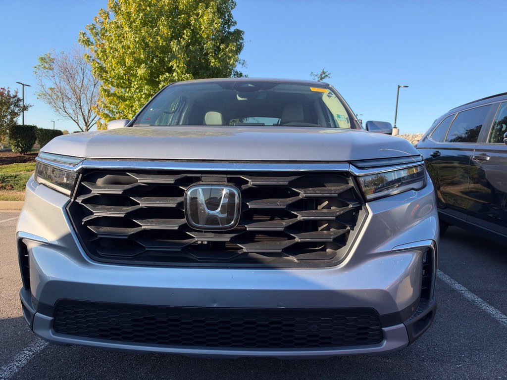 Used 2025 Honda Pilot EX-L image 2