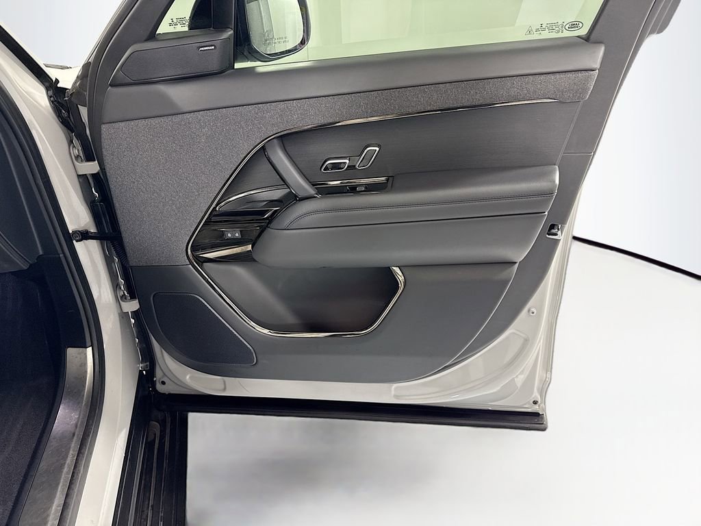 Used 2023 Land Rover Range Rover Sport SE Dynamic image 26