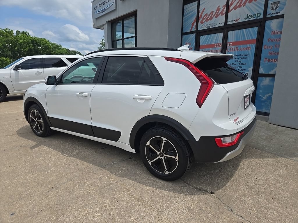 Used 2024 Kia Niro EX FWD image 7