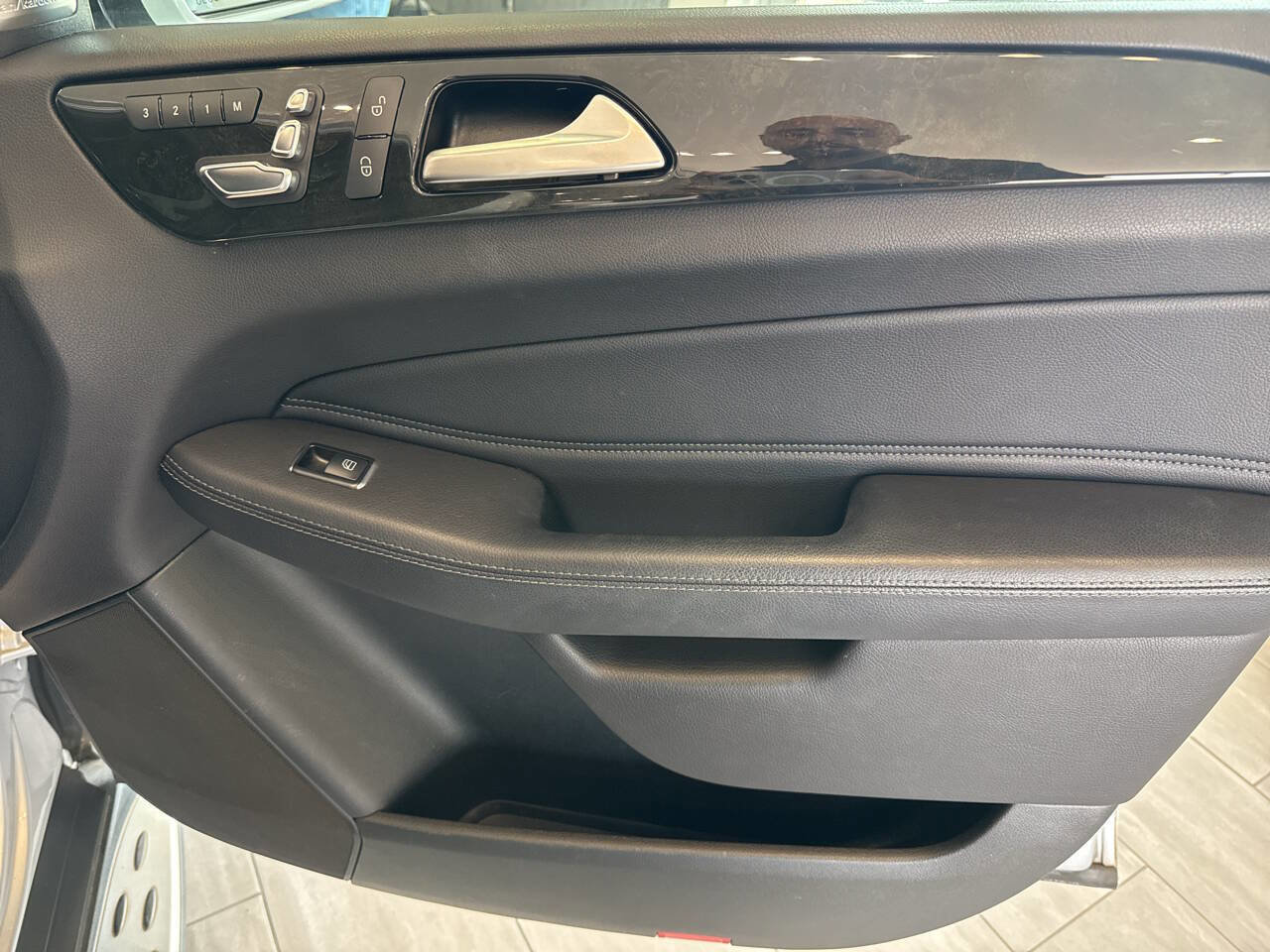 Used 2018 Mercedes-Benz GLS 450 4MATIC w/ Premium Package image 38