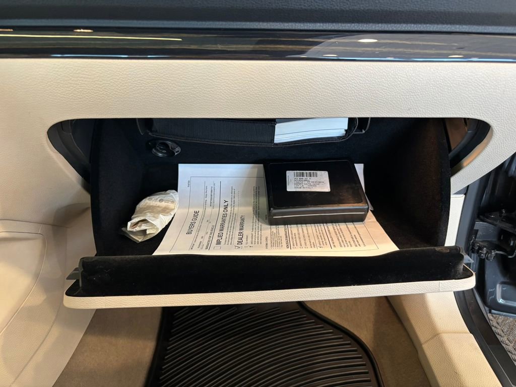 Used 2015 Volkswagen Eos Executive image 38