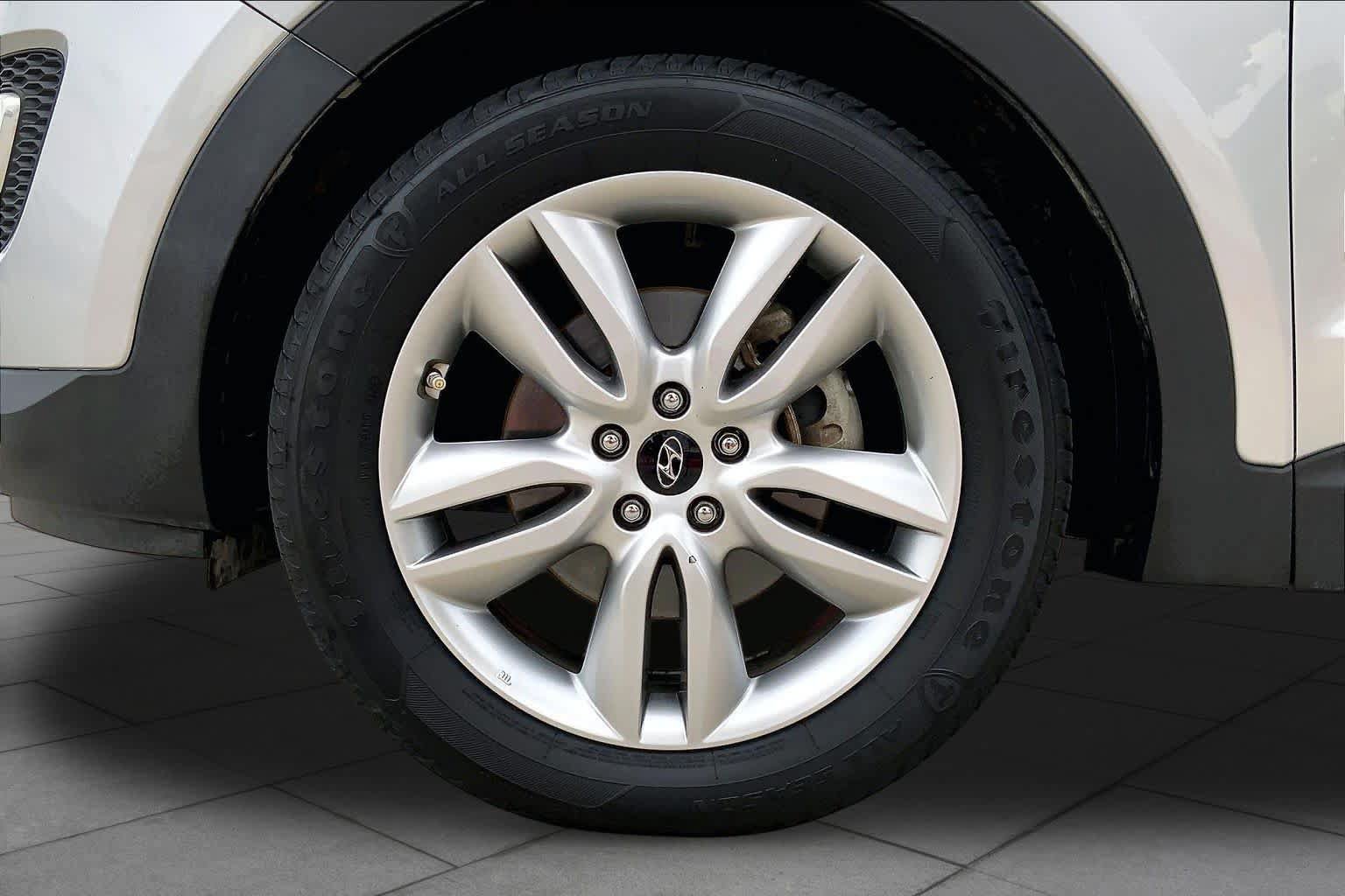 Used 2016 Hyundai Santa Fe Sport 2.0T w/ Option Group 05 FWD image 11