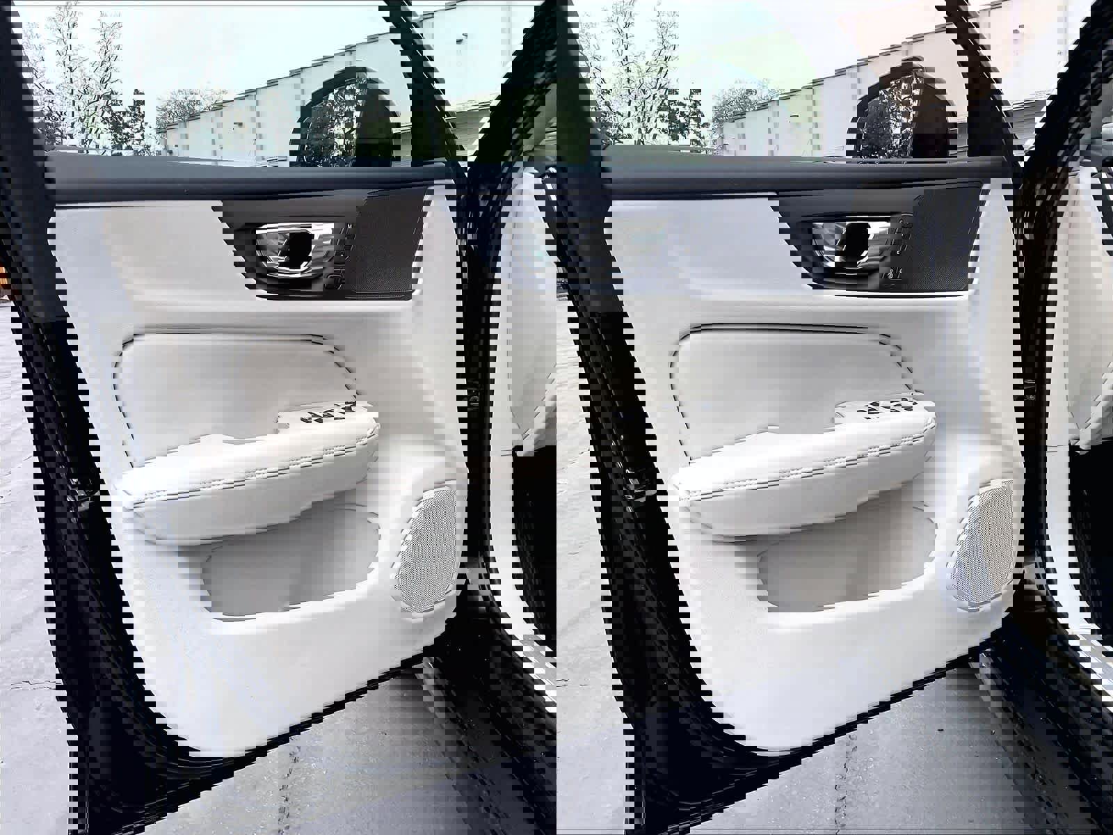 Used 2025 Volvo V60 B5 Cross Country Plus image 26