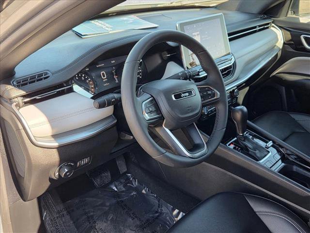 Used 2025 Jeep Compass Limited image 10