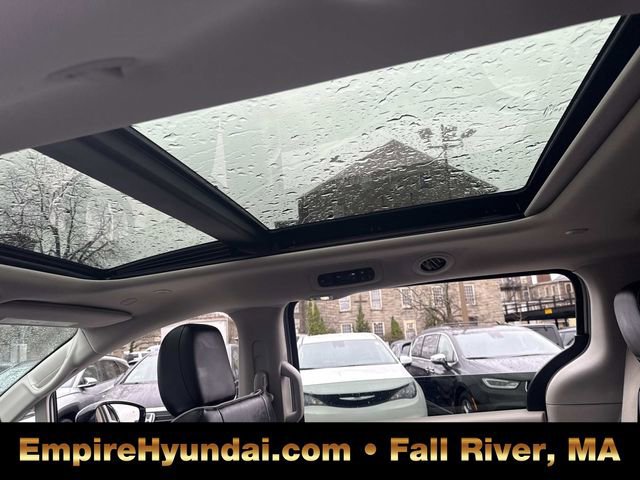 Used 2023 Chrysler Pacifica Limited image 17