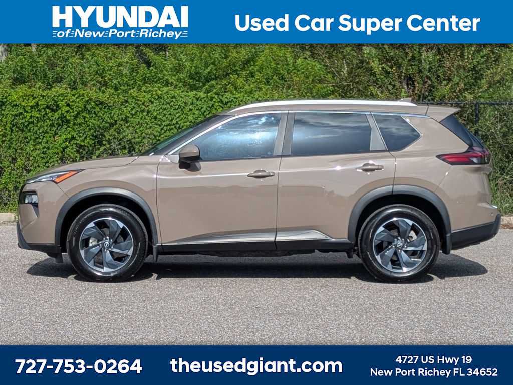 Used 2024 Nissan Rogue SV w/ SV Premium Package AWD/4WD image 2
