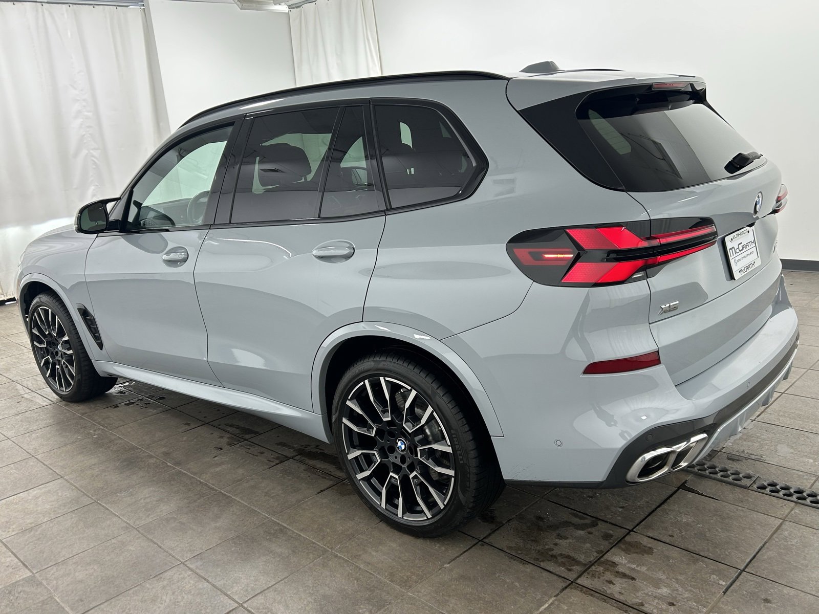 Used 2025 BMW X5 M60i image 4