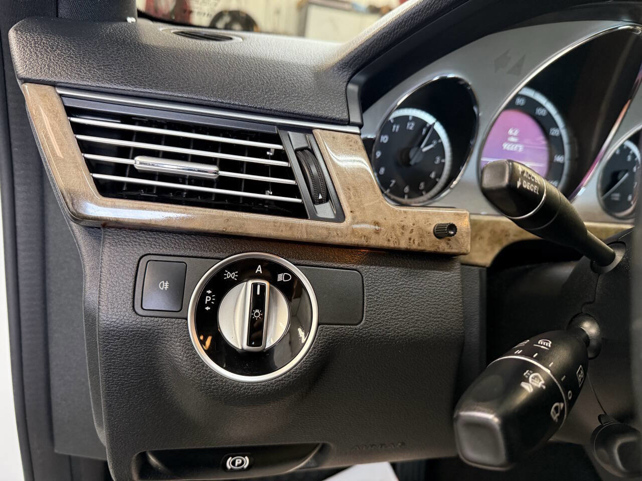 Used 2011 Mercedes-Benz E 350 Sedan image 21