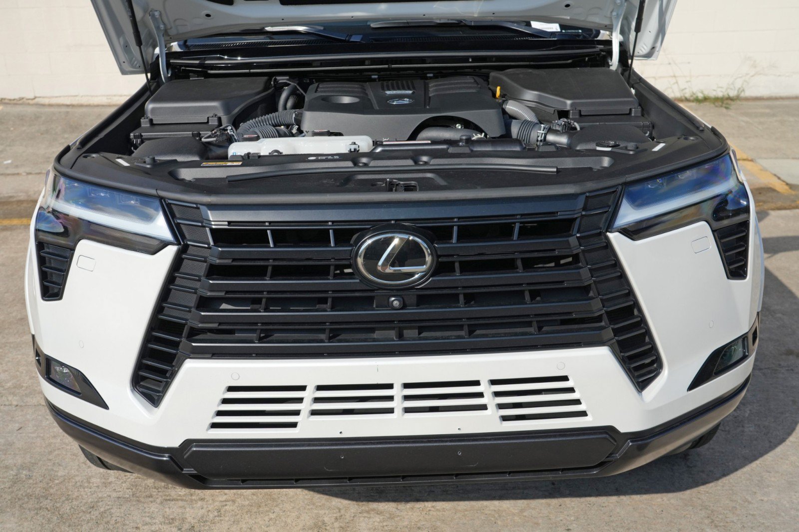 Used 2024 Lexus GX 550 w/ Cold Area Package AWD/4WD image 8