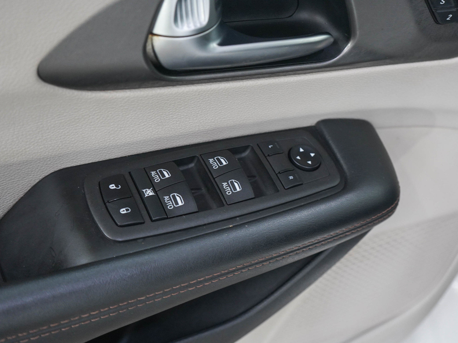 Used 2020 Chrysler Pacifica Touring-L Plus FWD image 24