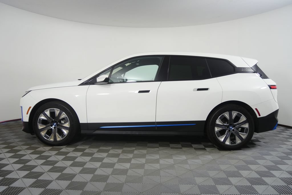 Certified 2023 BMW iX xDrive50 w/ Premium Package AWD/4WD image 6