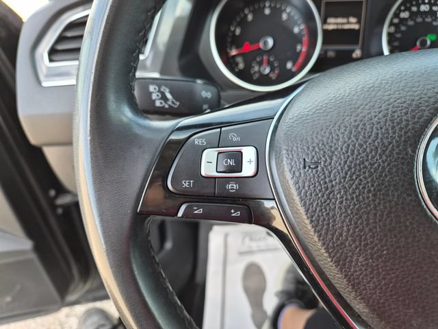 Used 2020 Volkswagen Tiguan SE FWD image 19