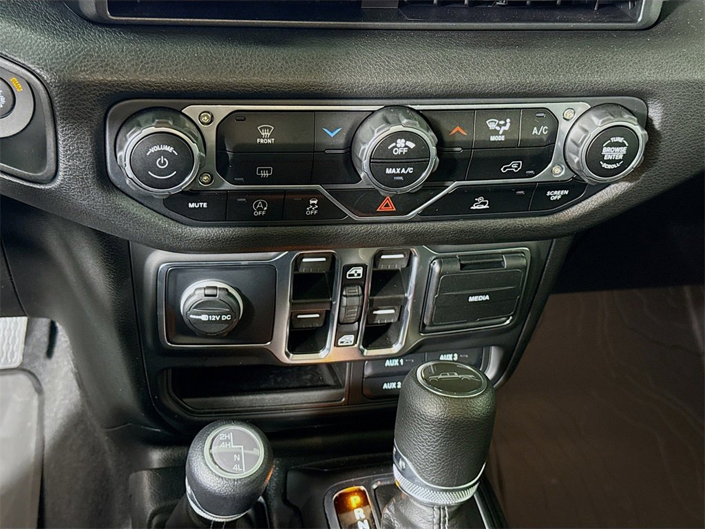 Used 2025 Jeep Gladiator Sport image 8