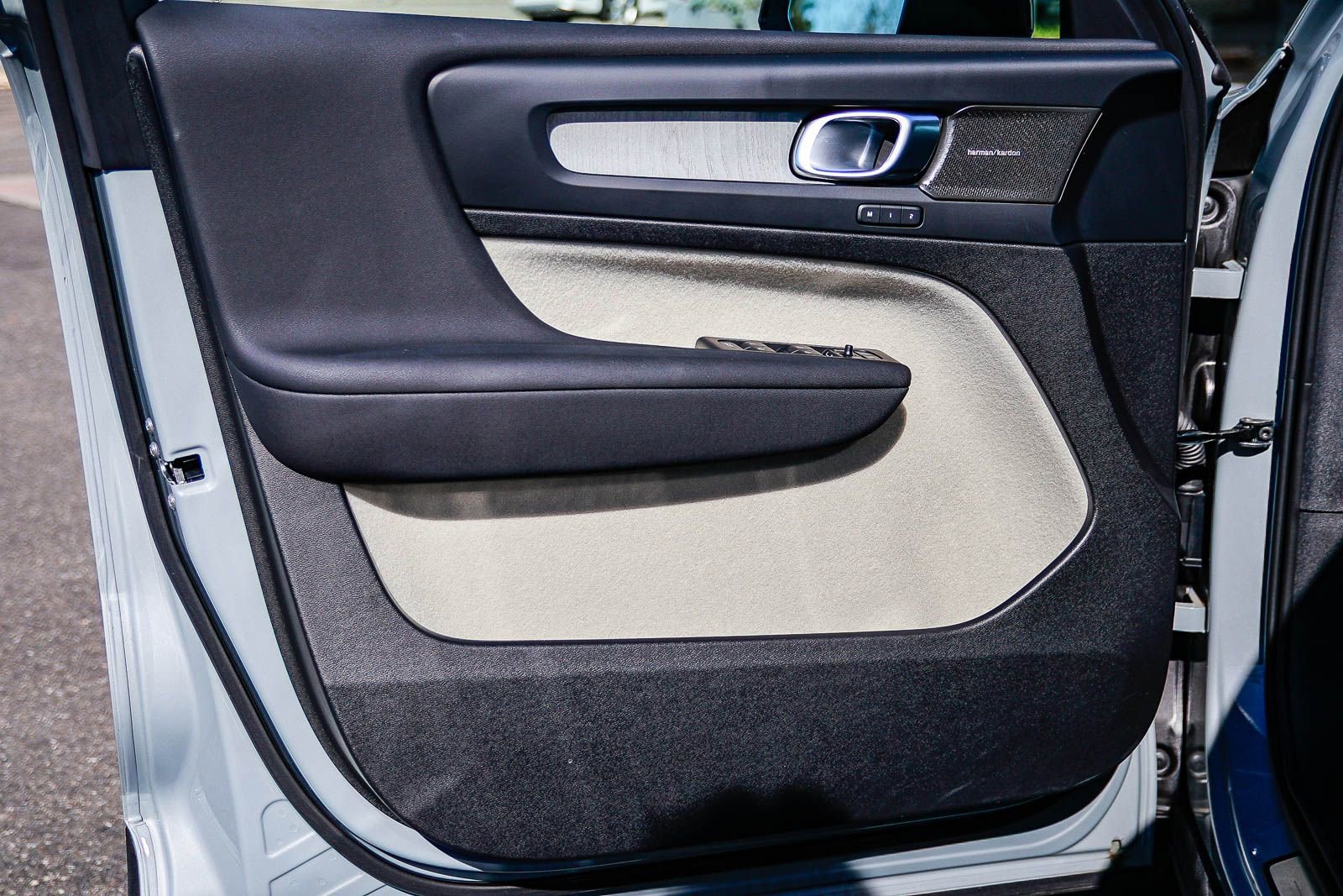 Certified 2026 Volvo XC40 B5 Ultra w/ Climate Package image 22