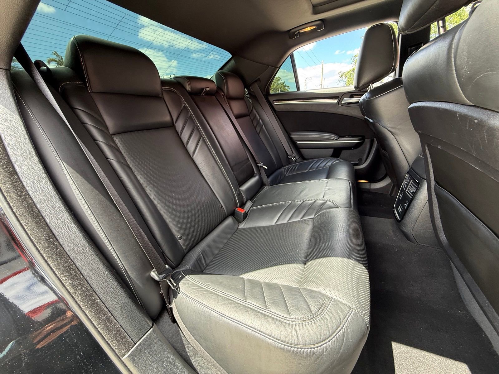 Used 2023 Chrysler 300 C image 16