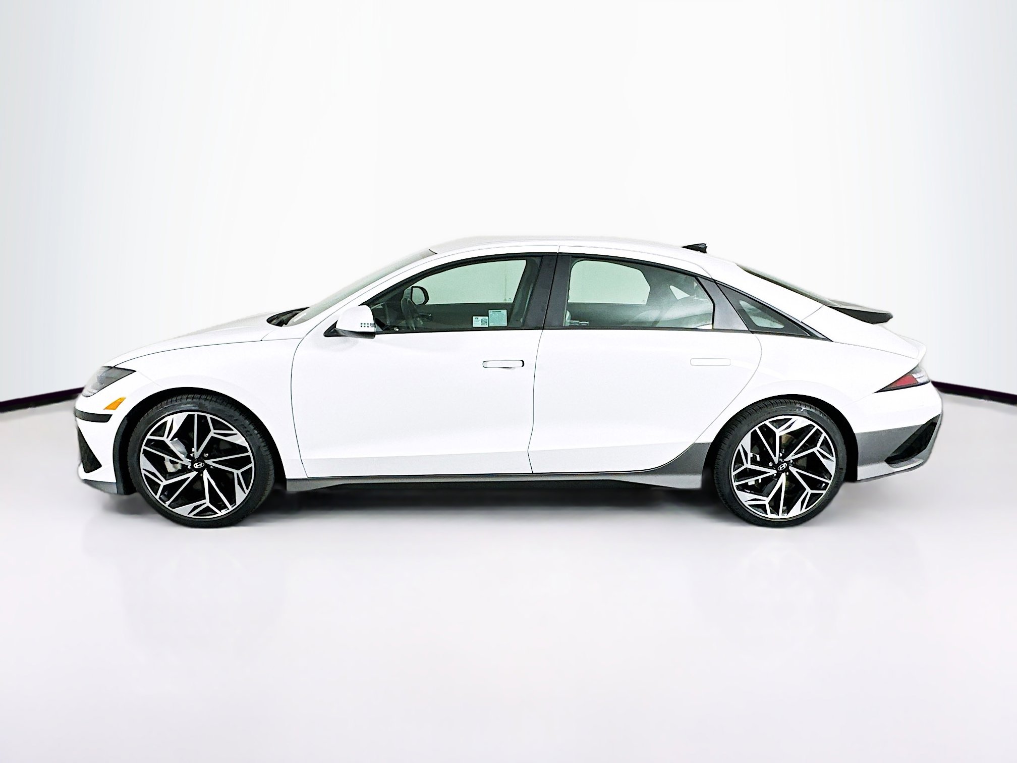 Used 2024 Hyundai Ioniq 6 Limited RWD image 4