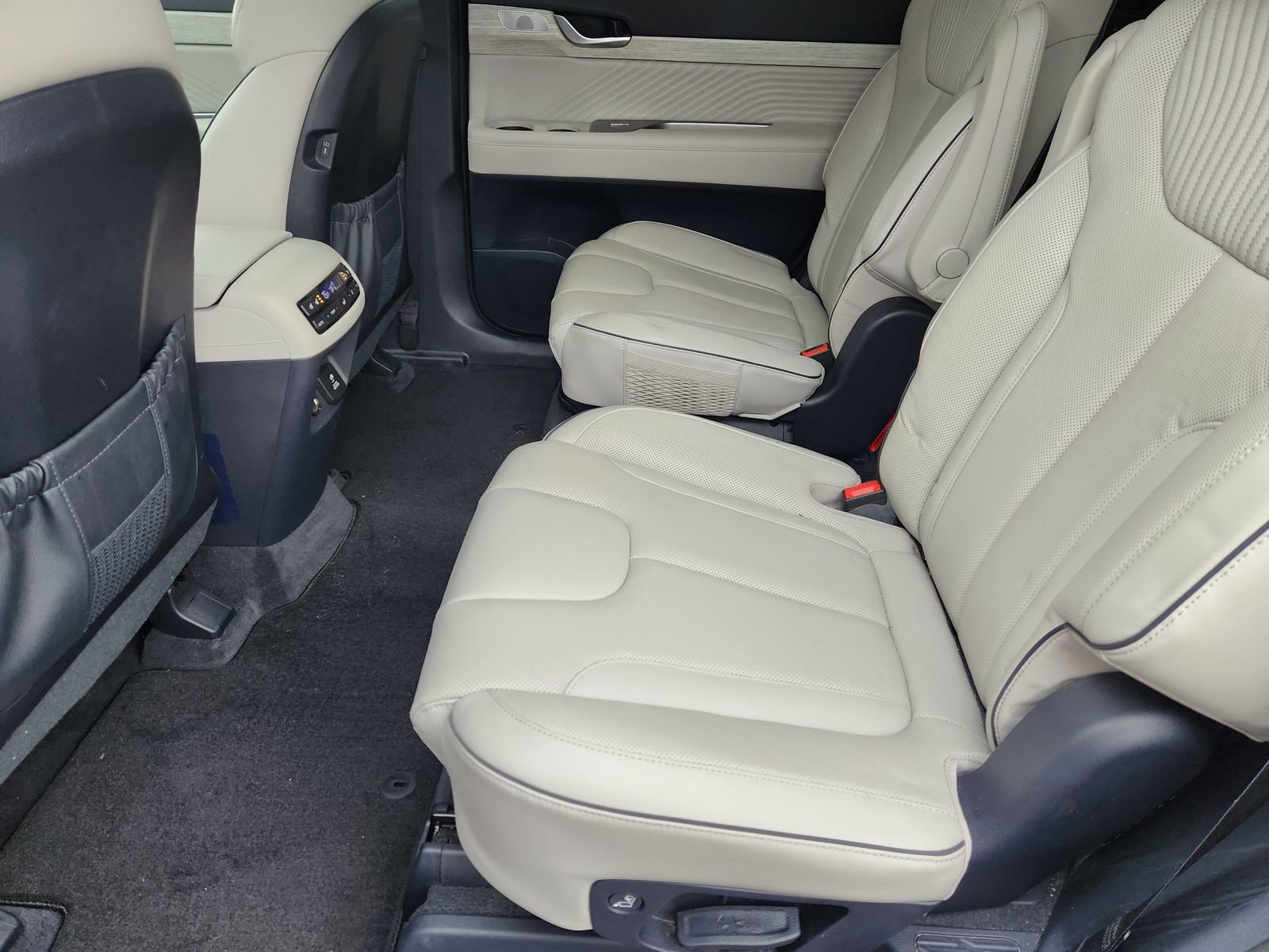 Used 2023 Hyundai Palisade Calligraphy image 34